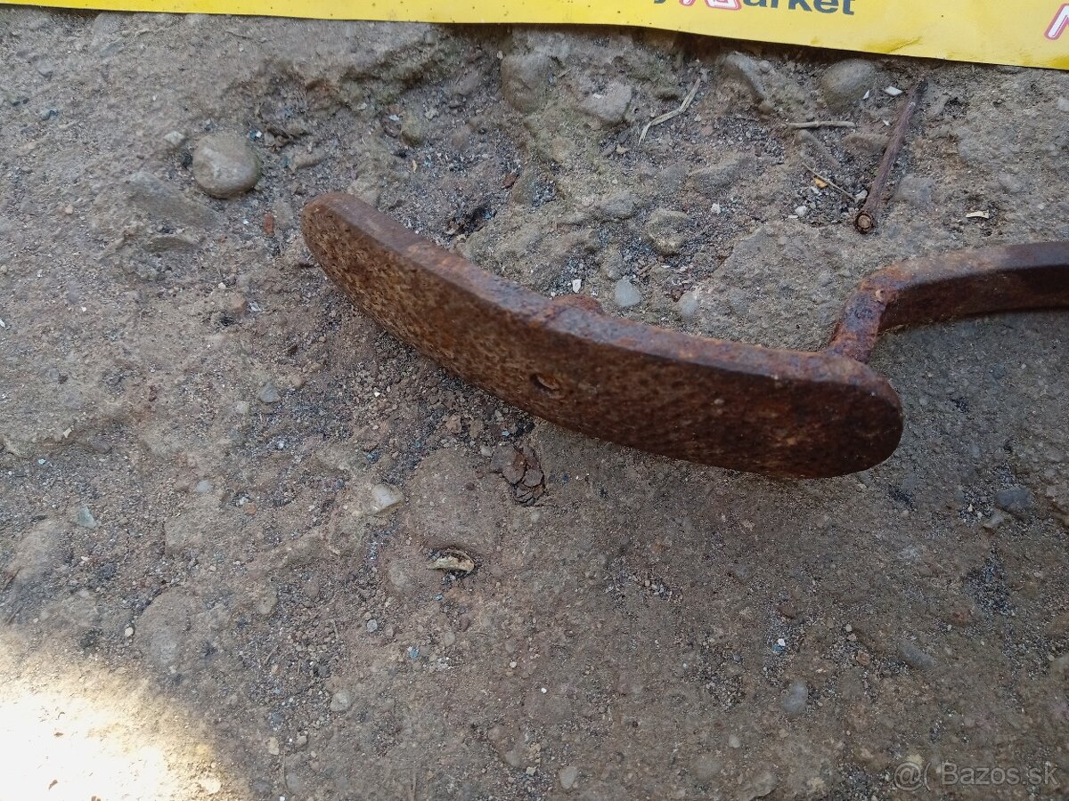 Staré náradie s drevenou rukoväťou - 14