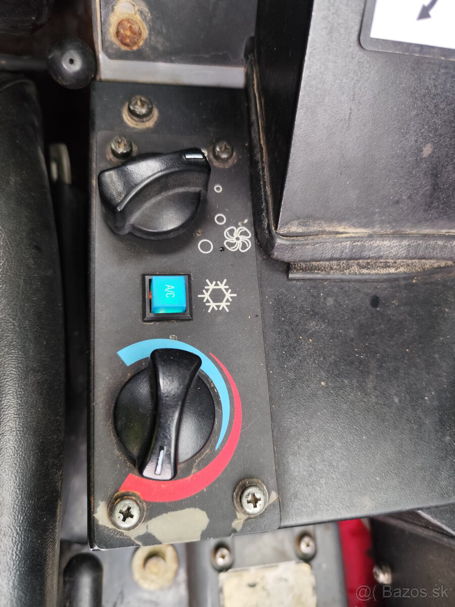 Pásový nakladač Takeuchi TL120, kúrenie, klíma. - 14