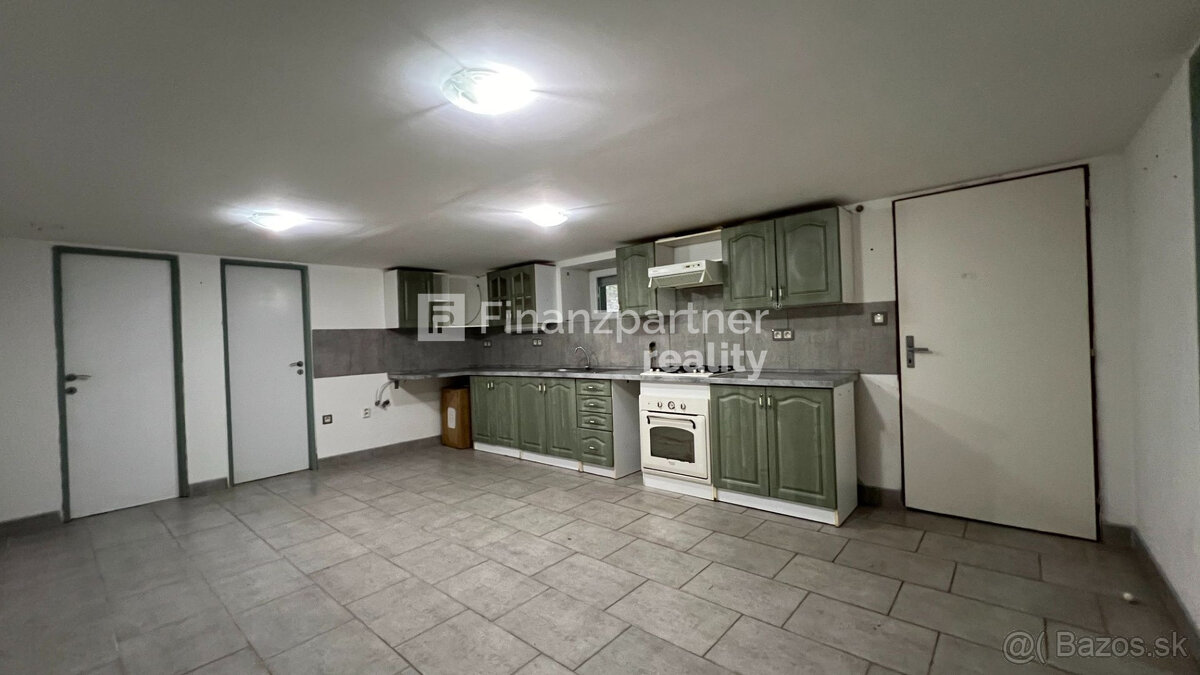 Rodinný dom s pozemkom 1396 m², Šurany, Nové Zámky - 14