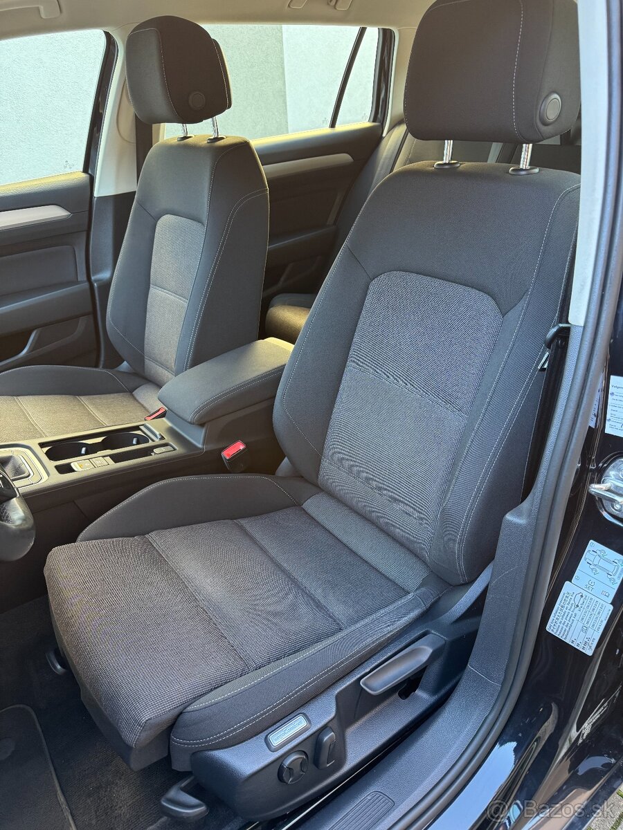 VOLKSWAGEN PASSAT VARIANT, 1,4 TSI, MANUÁL, 5/2017, LED - 14