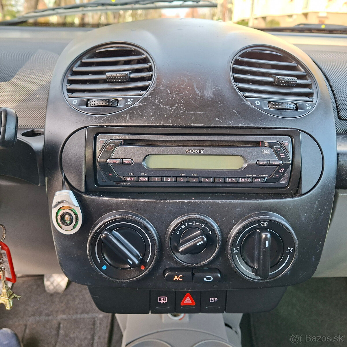 Volkswagen New Beetle 1.6 75 KW benzín - 14