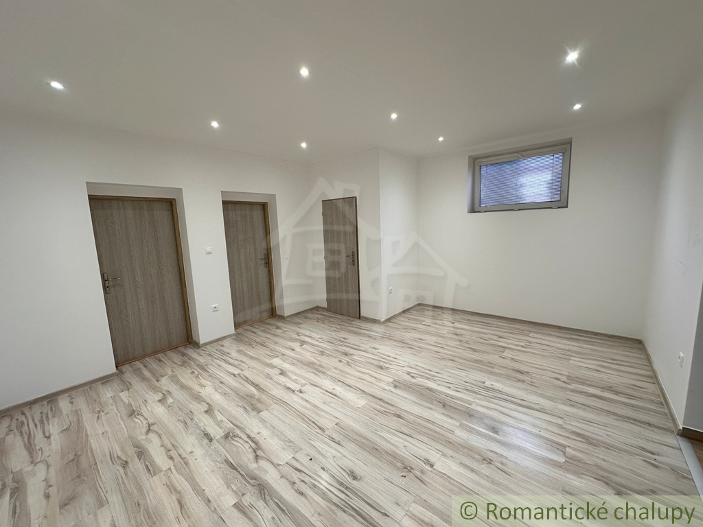 Priestranný rodinný dom v Kolárove – ideálne bývanie aj in - 14