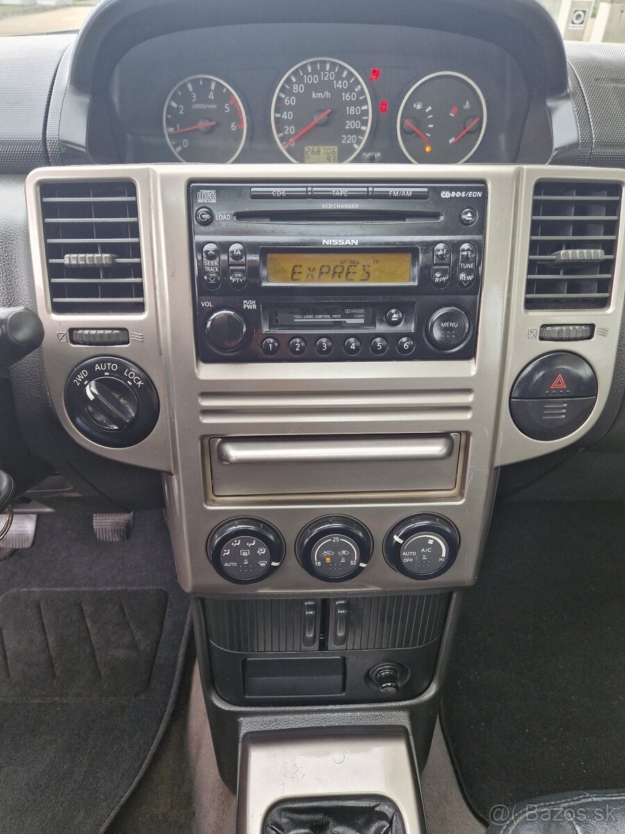 Nissan X-Trail 2.2 dCi Elegance - 14