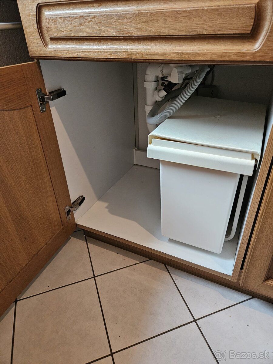 Masívna kuchynská linka z Nemecka so spotrebičmi - 14