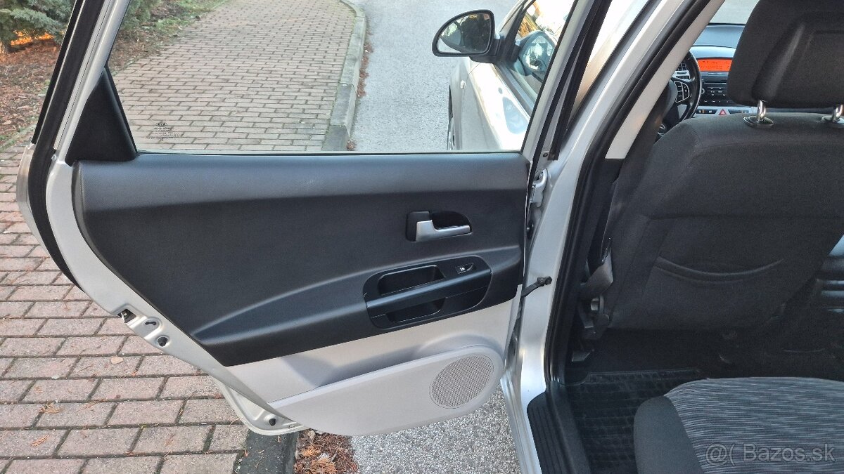 Kia Ceed benzín Automat - 14