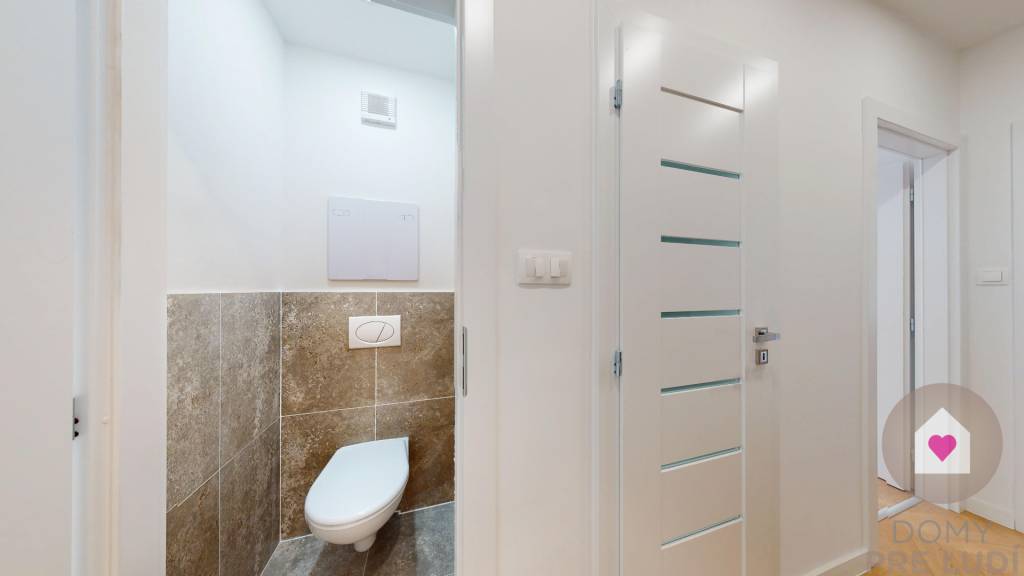 BA/NIVY-Prenájom komplet prerobeného 3 izbového bytu pri OC - 14