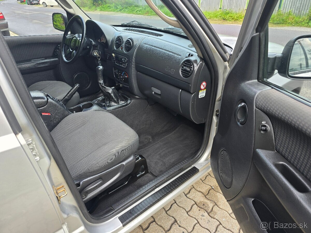 Jeep Cherokee 2,5CRD SPORT // MANUAL // BEZ KOROZIE / - 14