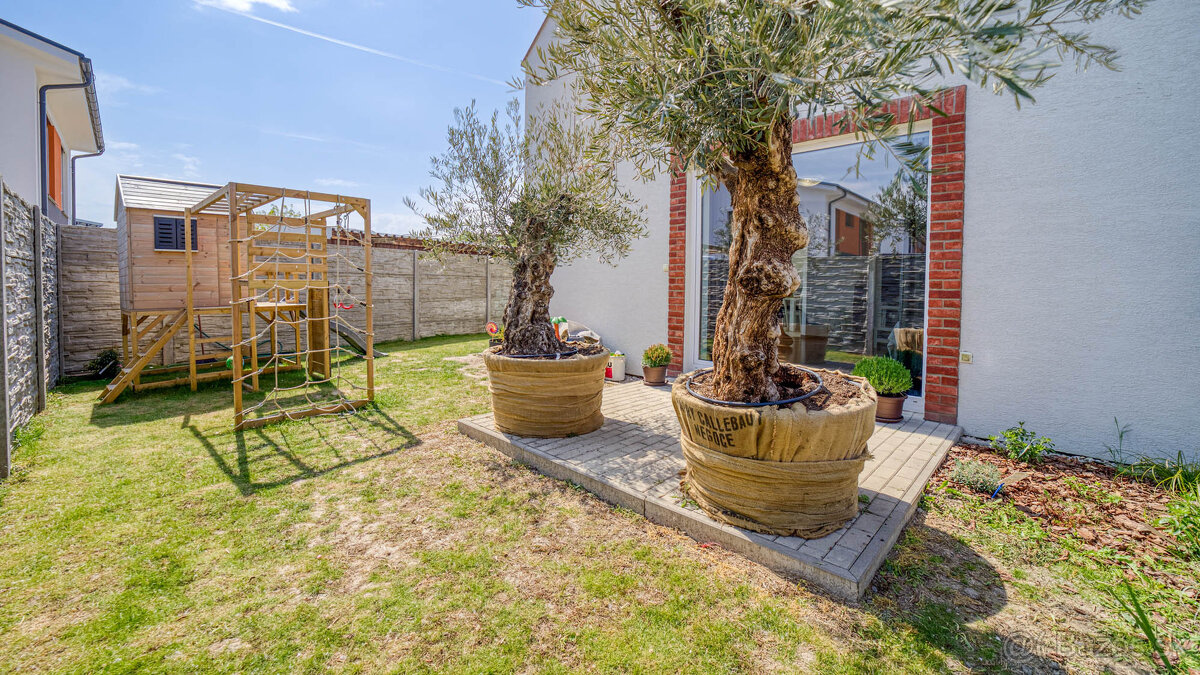 Posledný 5izb RD kompletne zariadený s garážou v krásnom pro - 14