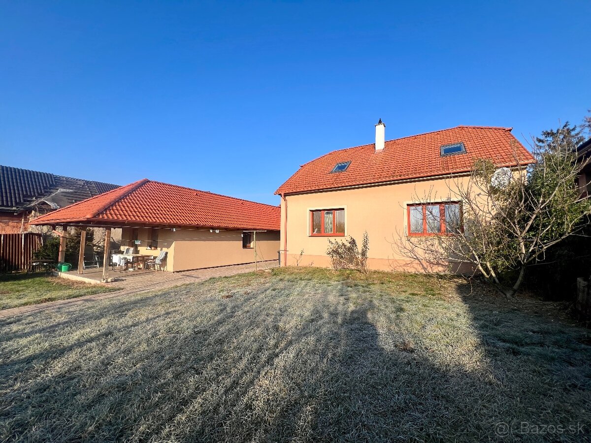 Dvojpodlažný rodinný dom s pivnicou - 14