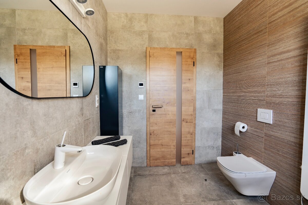 Moderný inteligentný bungalov s fotovoltaikou. - 14