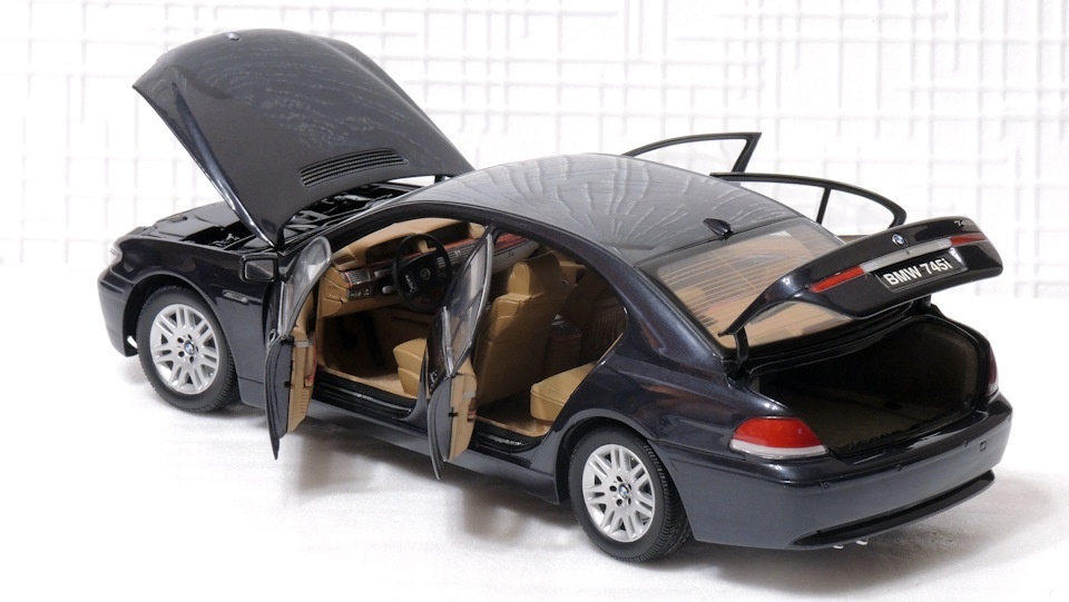 Na predaj mám model BMW 745i, e65, mierka 1:18, KYOSHO. - 14