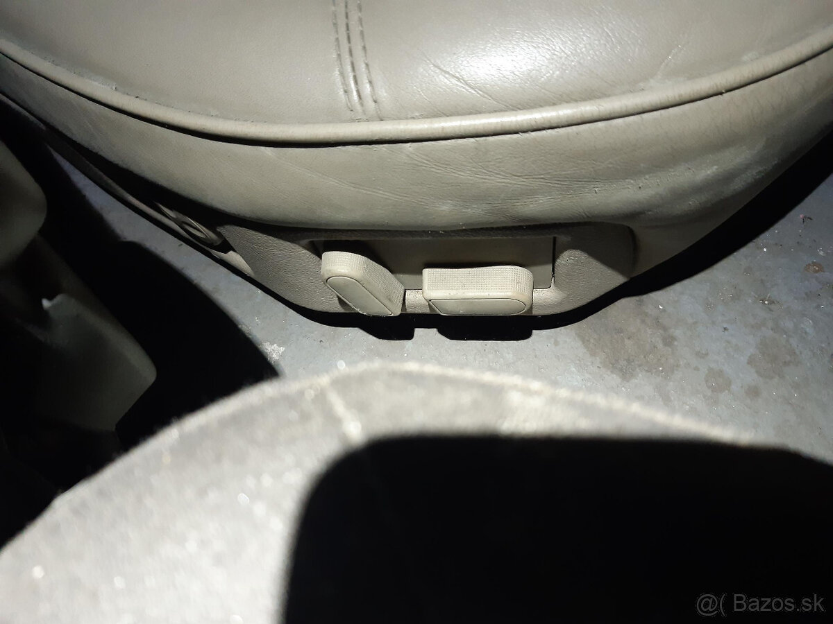 AUDI A8, S8 D2 - sedačky - 14