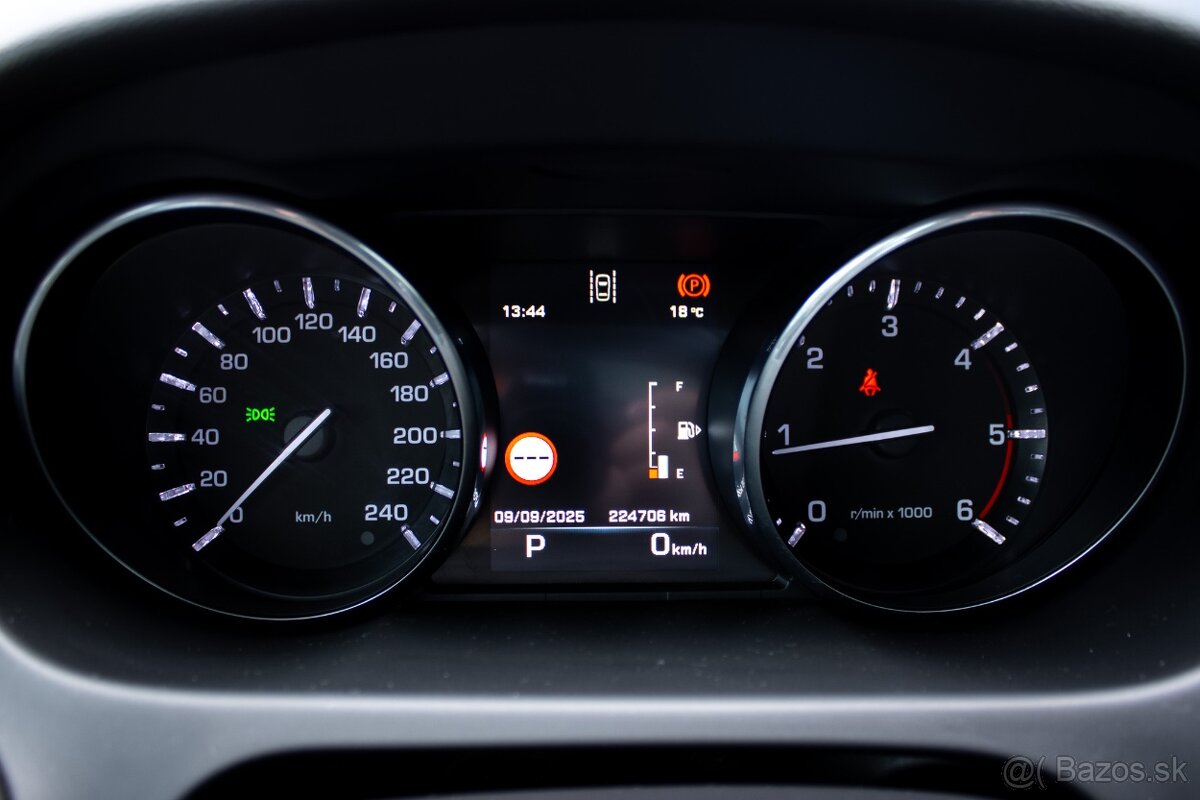 Land Rover Discovery Sport 2.0L TD4 180k HSE Luxury AT 7M - 14