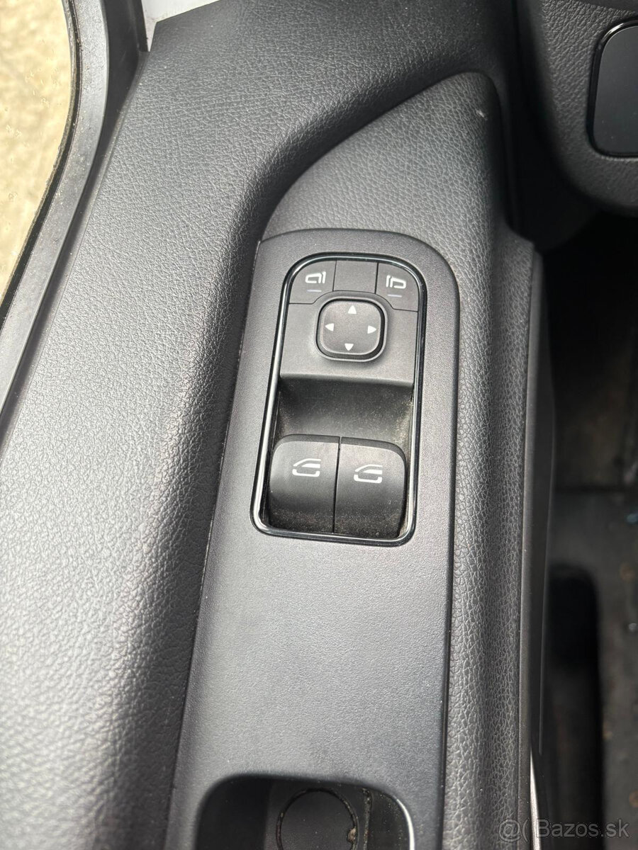 Mercedes-Benz Sprinter 519 - mini ťahač so spaním - 14