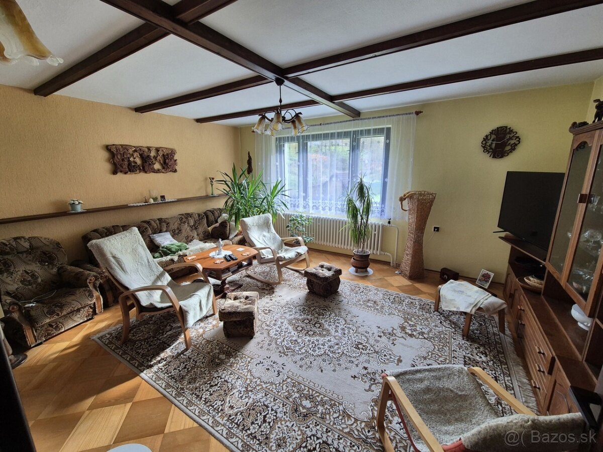 Rodinný dom s veľkou záhradou / 2024 m2 / - Skalité - 14