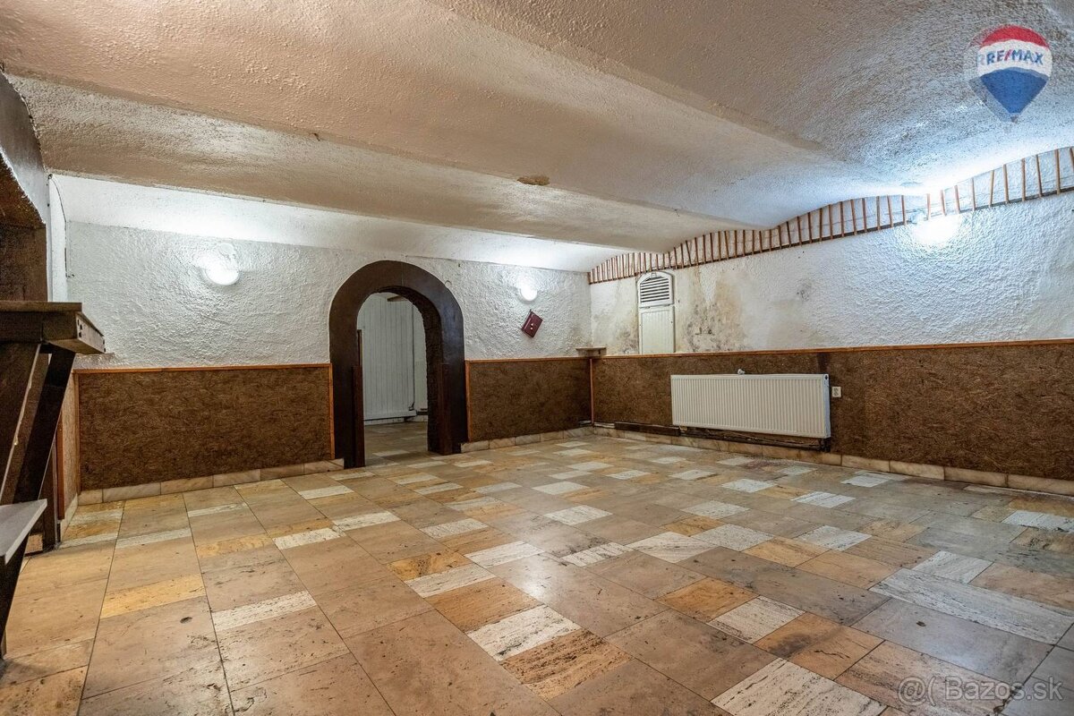 Polyfunkčný objekt- Námestie slobody Prievidza 379 m2 - 14