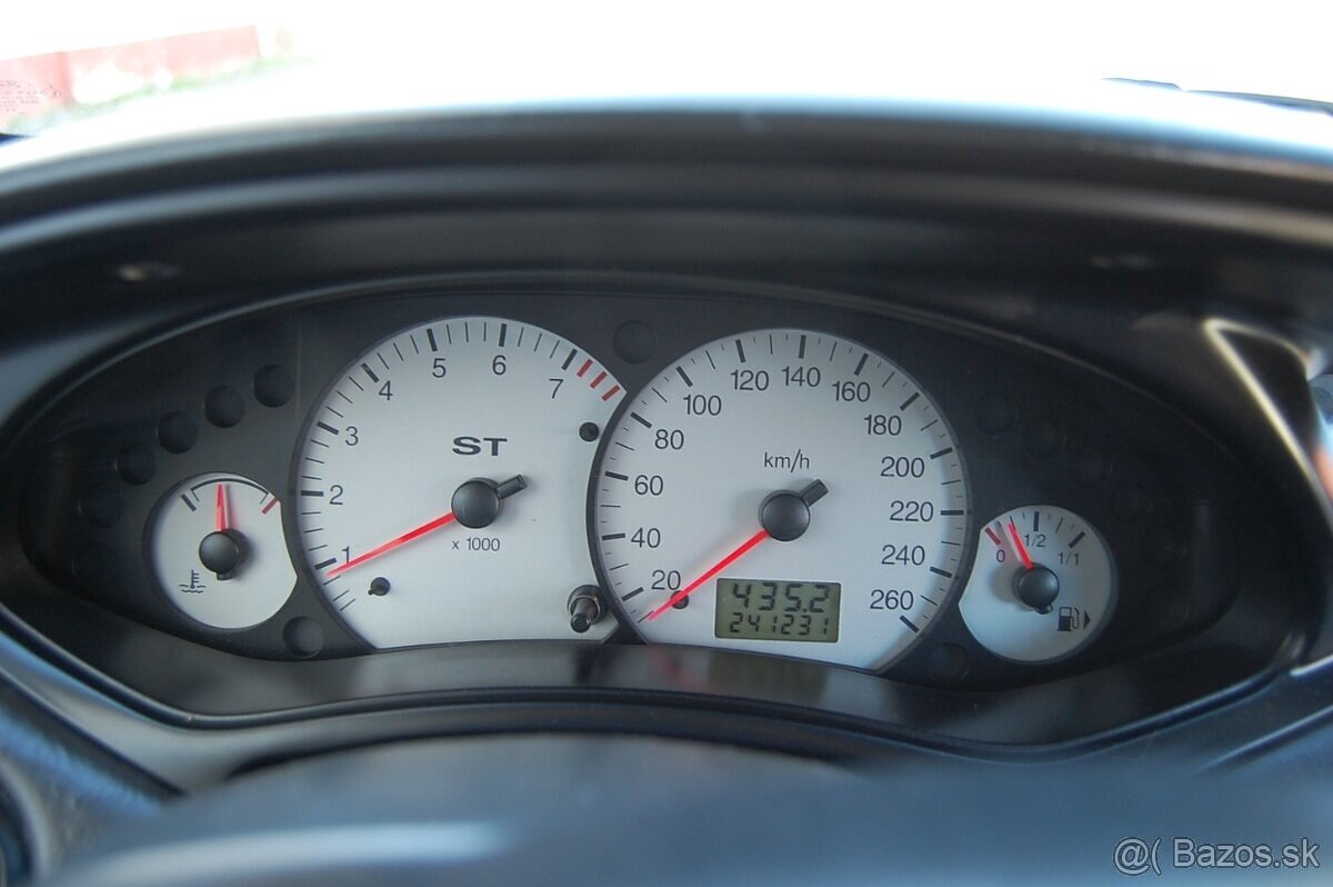 Ford Focus ST 2.0b - 14