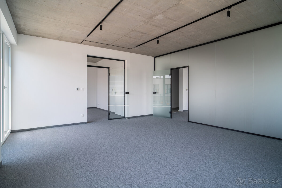 Na prenájom jedno podlažie polyfunkcie na Zavarskej ulici v - 14