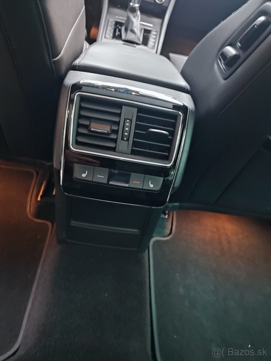 Škoda Superb combi 4x4 DSG 140kw r.v.1/2020 - 14