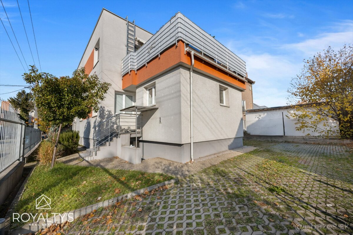 Slnečný 2 - izbový byt s veľkou pivnicou 26 m² - 14