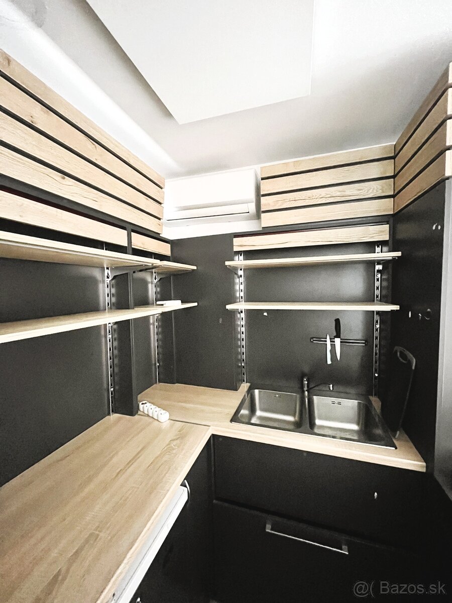 Na prenájom presklený priestor v centre Lučenca - 14