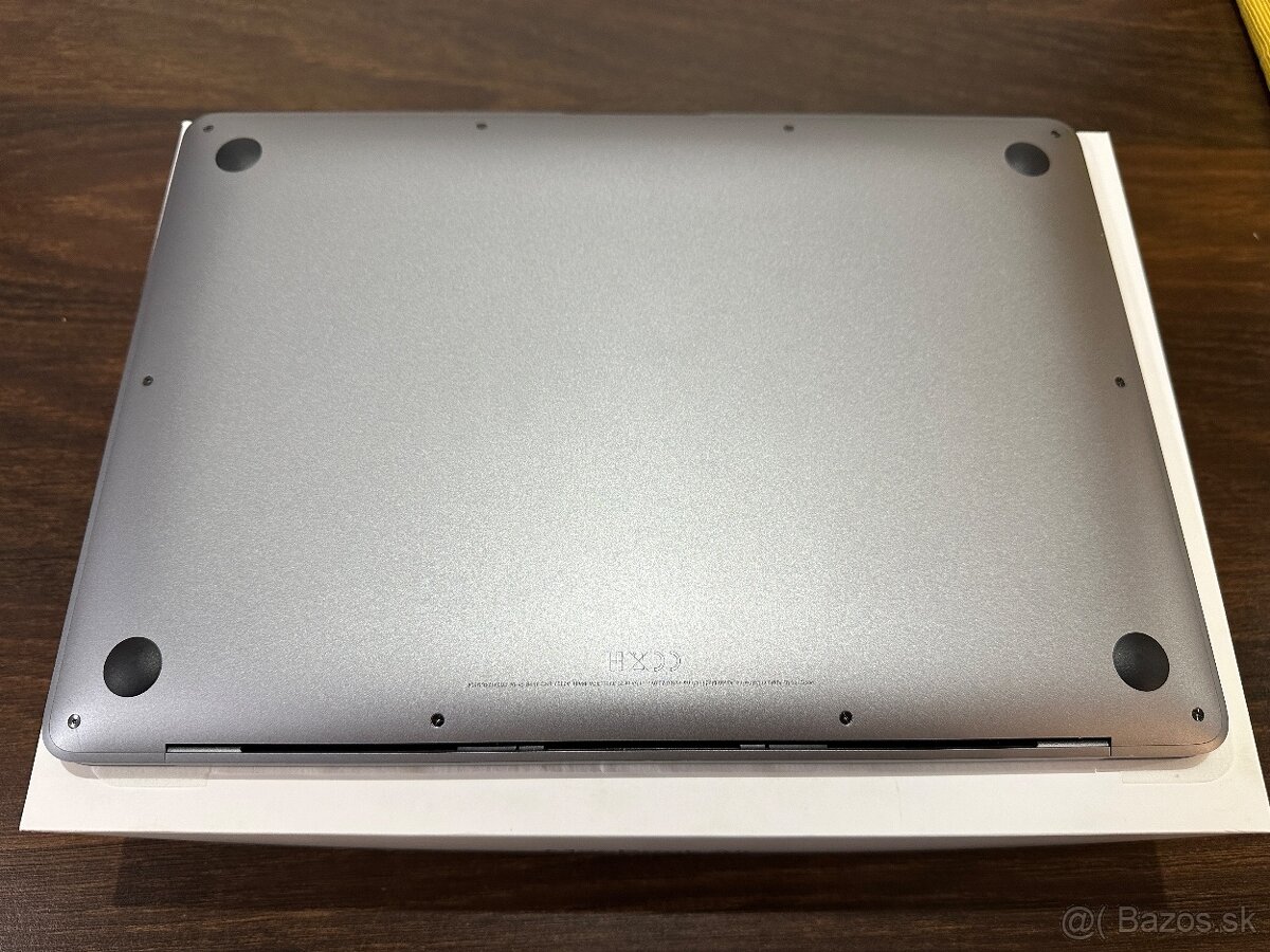 MacBook Air M1 13" 8/256 GB - 100% batéria a stav - 14