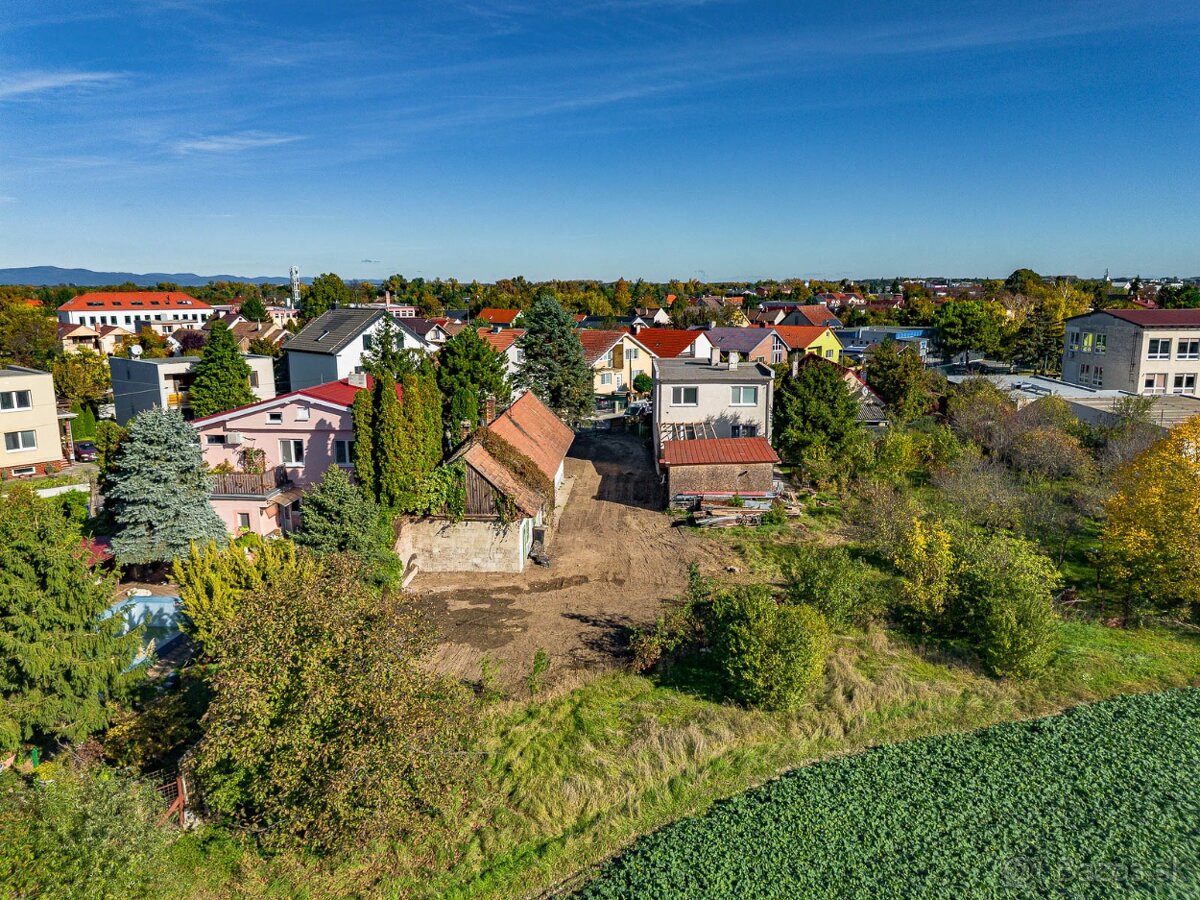 ŠPORTOVÁ ul. - STAVEBNÝ POZEMOK V POKOJNEJ ČASTI OBCE - 14