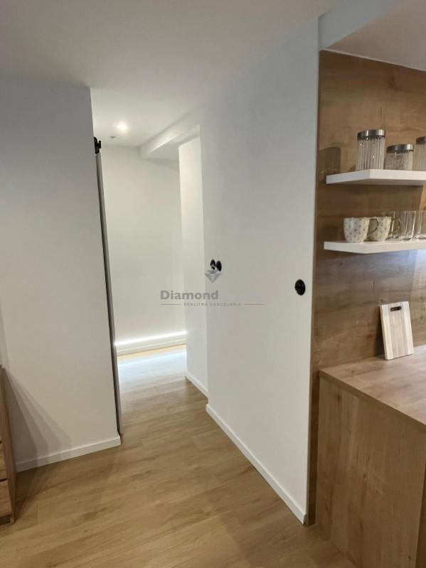 NA PREDAJ KOMPLETNE ZREKONŠTRUOVANÝ BYT | ZIMNÁ ULICA | 40m² - 14