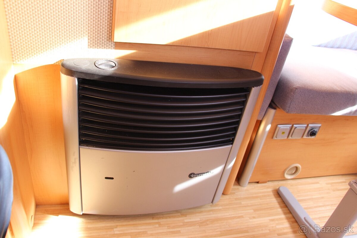 obytny prives Hymer 4 osoby 1200kg - 14