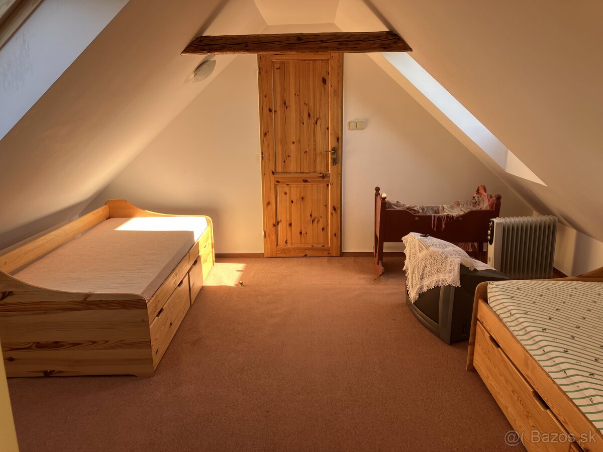 Priestranný rodinný dom pod Tatrami s kachľovou pecou - 14