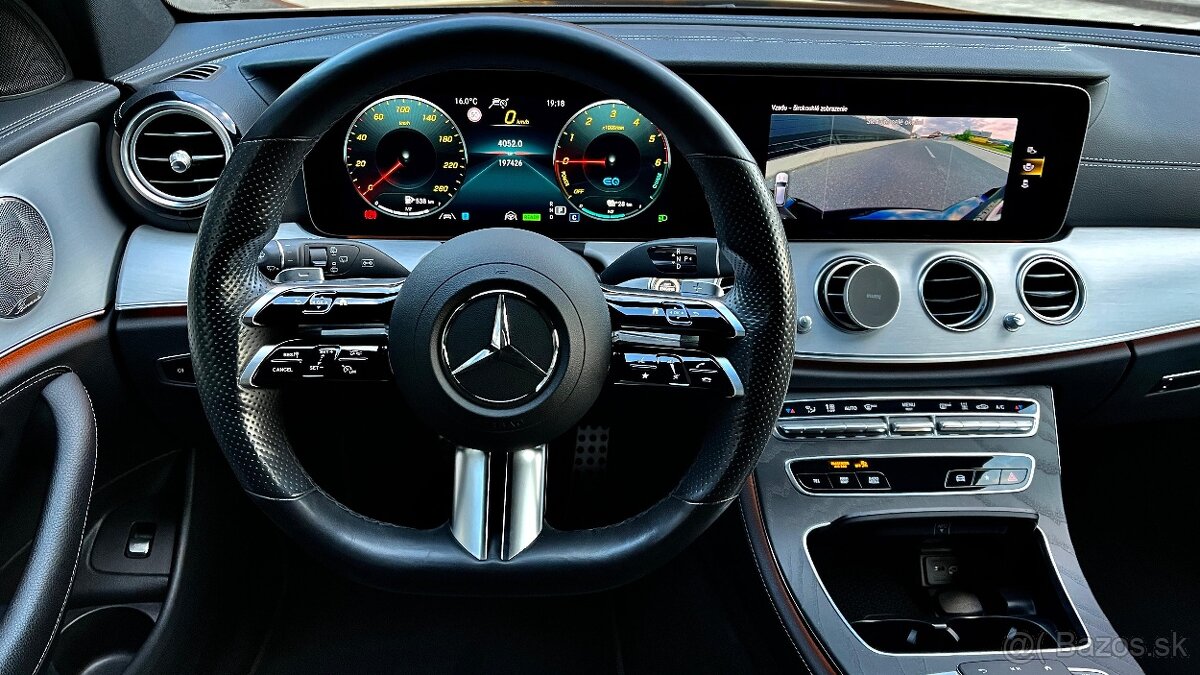 Mercedes-Benz E trieda Kombi 300DE AMG line - 14