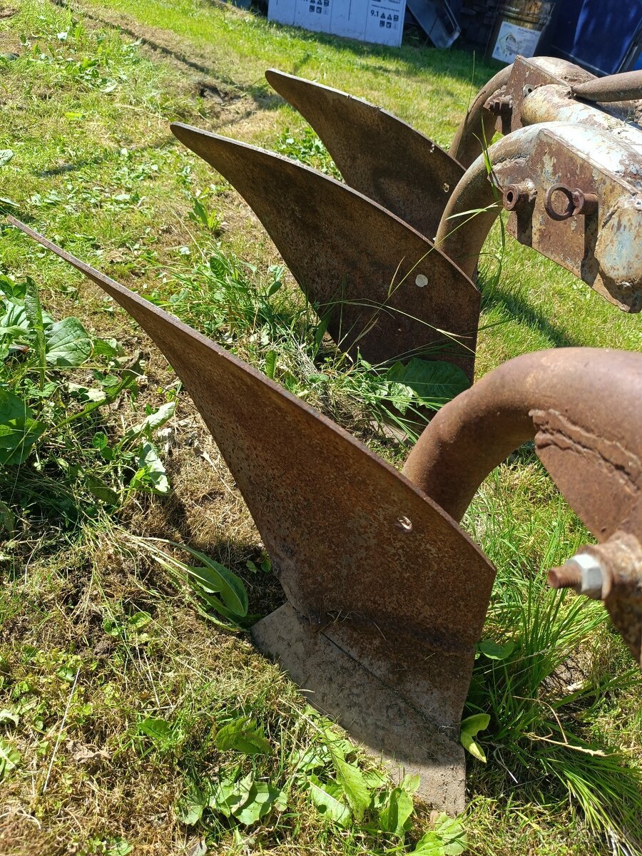 Malotraktor Tatra 805 4x4 aj s pruhmi - 14