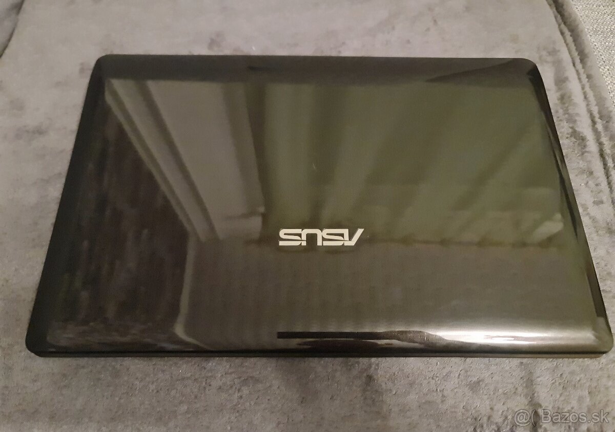 Asus A52J a Asus X52J - 14