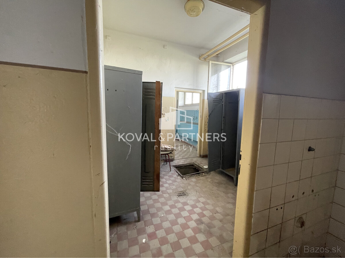 Predaj Administratívnej budovy s Halou v lokalite Dolné Kršk - 14