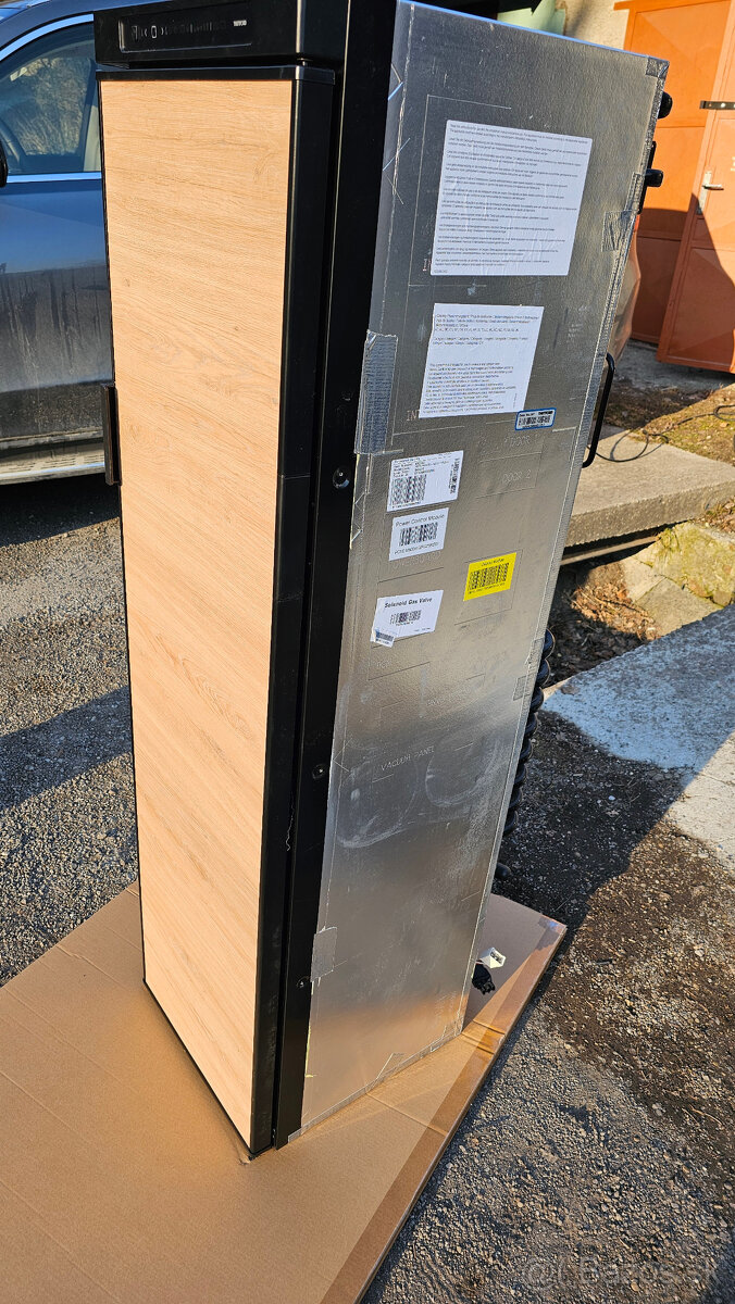 Absorpčná chladnička Thetford N4142E+ (12V, 220V, plyn) - 14