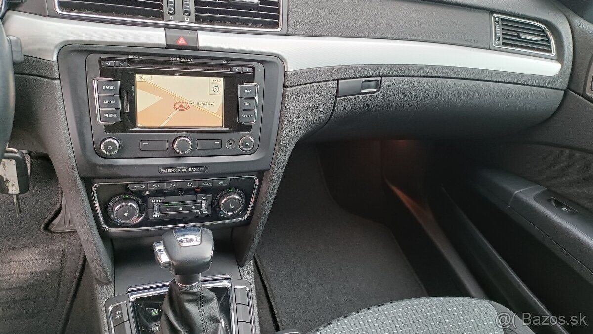 ŠKODA SUPERB KOMBI 2.0 TDI 103 kW CR DSG6 - 14