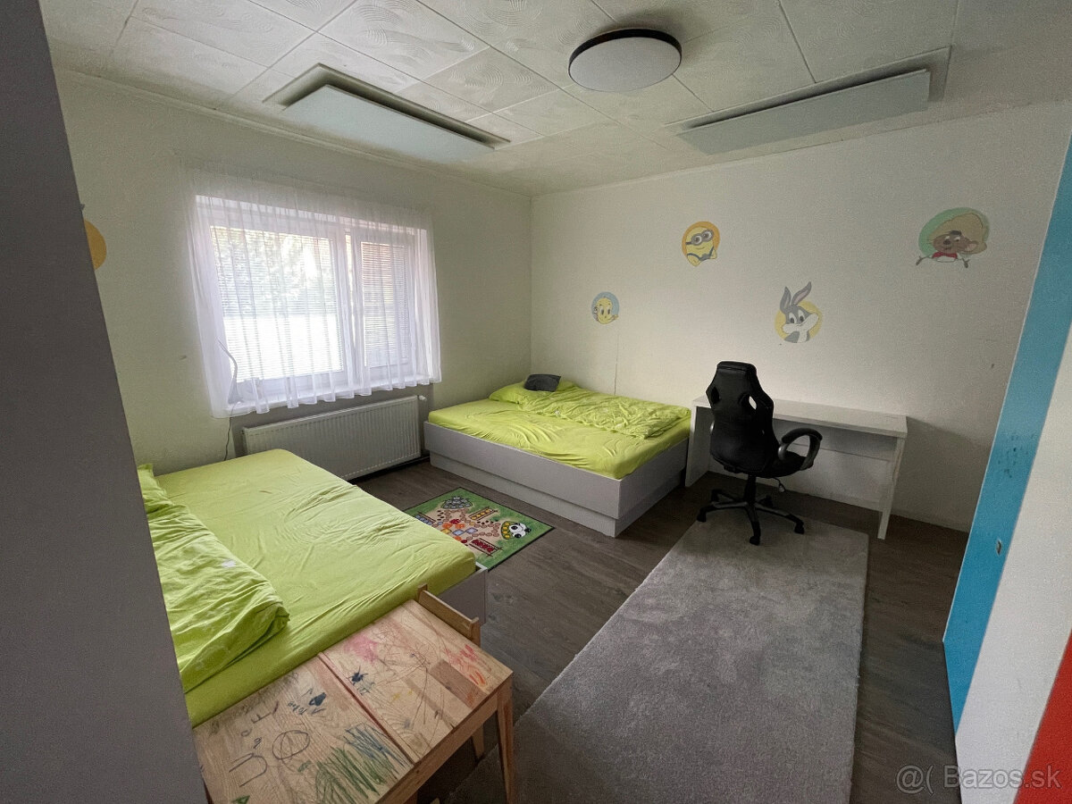 Kompletne zrekonštruovaný rodinný dom s bazénom - 14