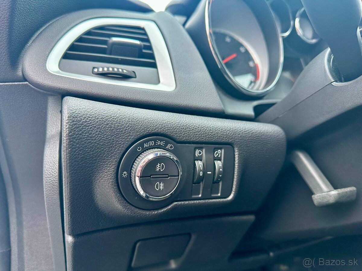 Opel Astra Sports Tourer – 1.6 diesel – výbava COSMO - 14