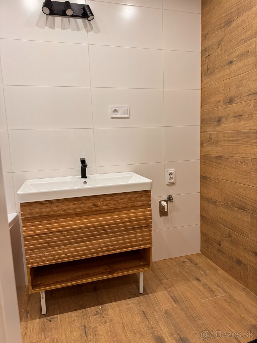 3. IZB. KOMPLETNE ZREKONŠTR. BYT LEVOČSKÁ, V CENTRE POPRADU - 14