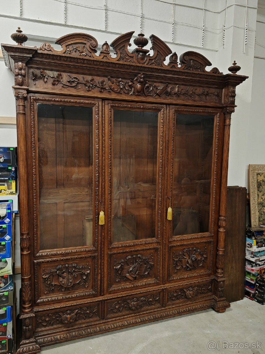 Starožitná vitrína - 14