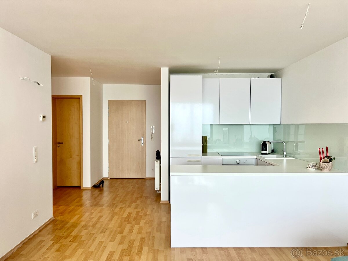 TOP ADRESA Veľký 2i.BYT V PROJEKTE TRI VEŽE S ÚŽASNÝM VÝHĽA - 14