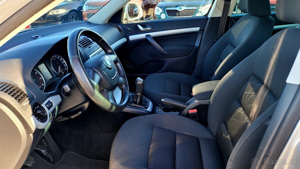 Škoda Octavia Combi 1.6 MPi Tour benzín - 14