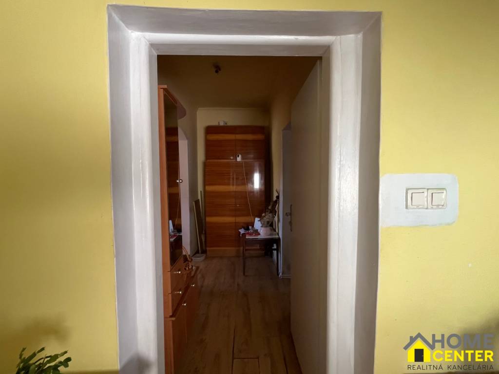 EXKLUSÍVNY PREDAJ 2 izb. rod.domu na 6,5 árovom pozemku,Zemi - 14