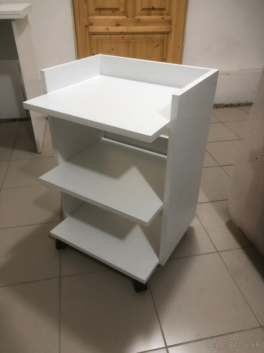 Manikérsky stôl . - 14