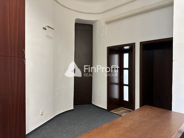 Kancelársky priestor s vlastným zázemím na prenájom - 107 m2 - 14