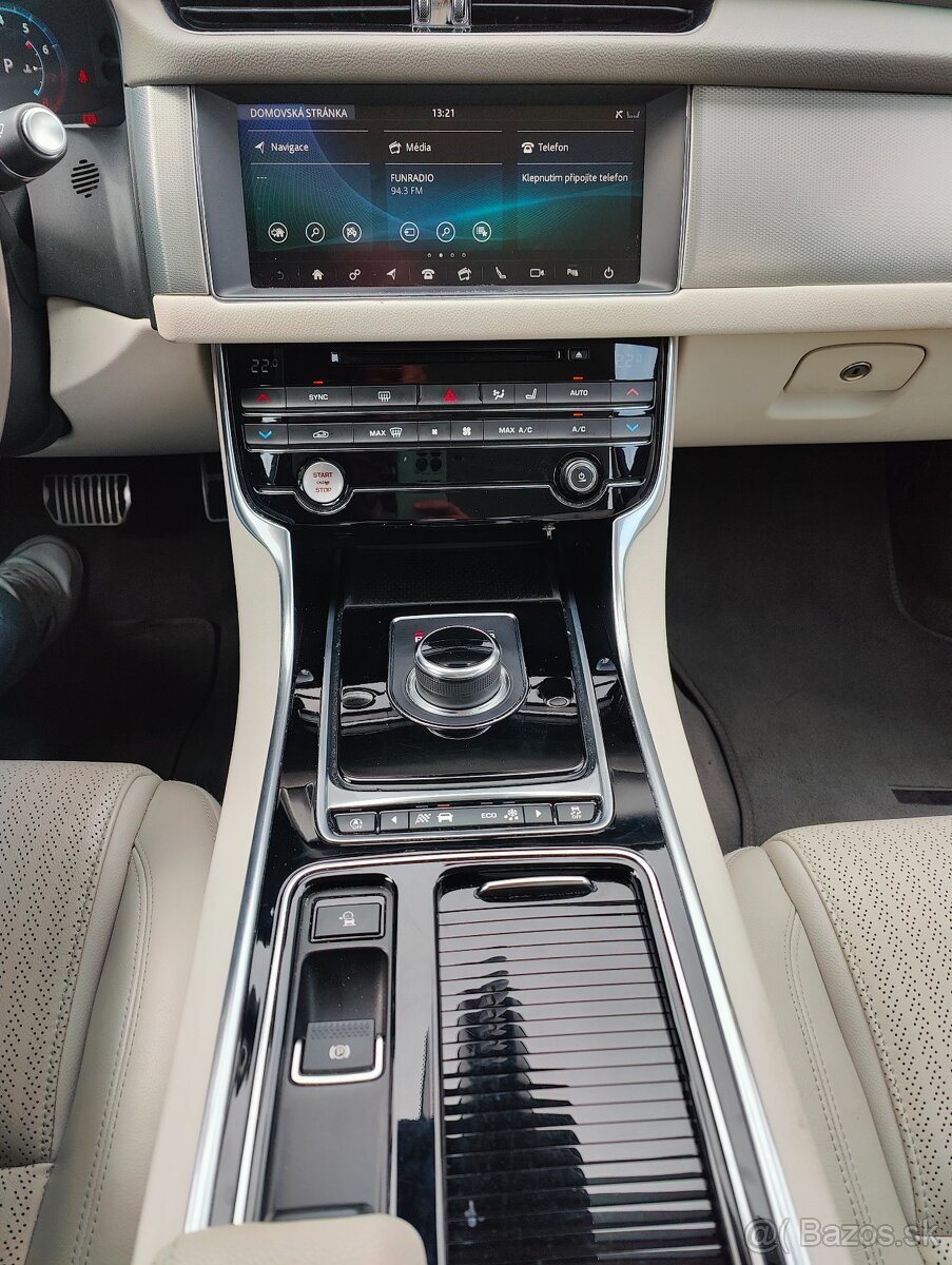 Jaguar XF 2.0 benzín 250 HP – spojenie vykonu a komfortu - 14