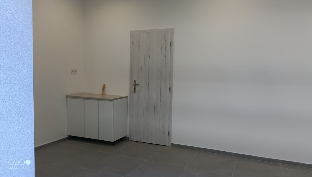 Ponúkame Vám na prenájom zrekonštruované obchodné priestory - 14