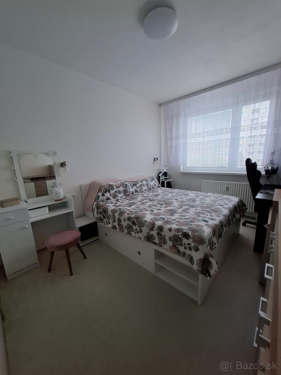 Predaj priestranný 3 izbový byt - 14