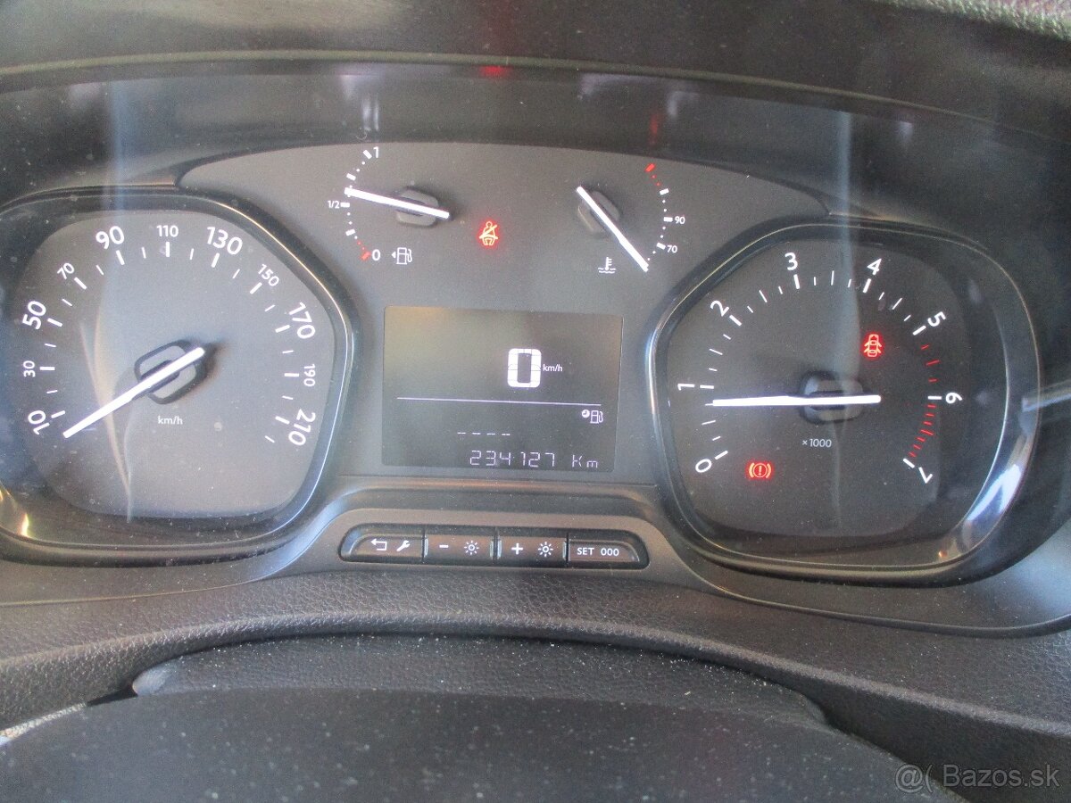 CITROEN JUMPY 2,0HDi 106kw 6míst Long DPH 12/2023 - 14