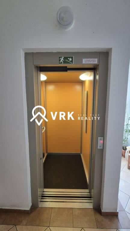 DVOJGENERAČNÝ 4 IZBOVÝ BYT S 2 LOGGIAMI, Pekinská, sídlisko - 14